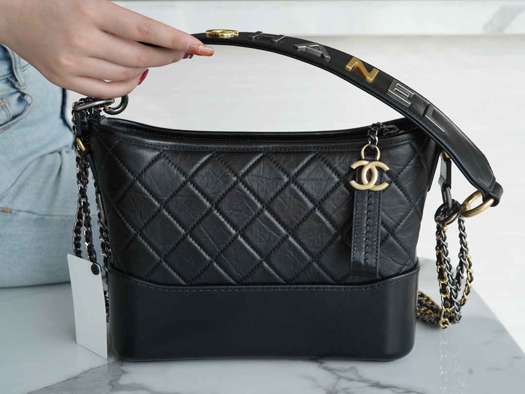 𝗖𝗵𝗮𝗻𝗲𝗹𝗚𝗮𝗯𝗿𝗶𝗲𝗹𝗲❥⼵ New style stray bag Italy 🇮🇹 Montebello original cowhide: medium black