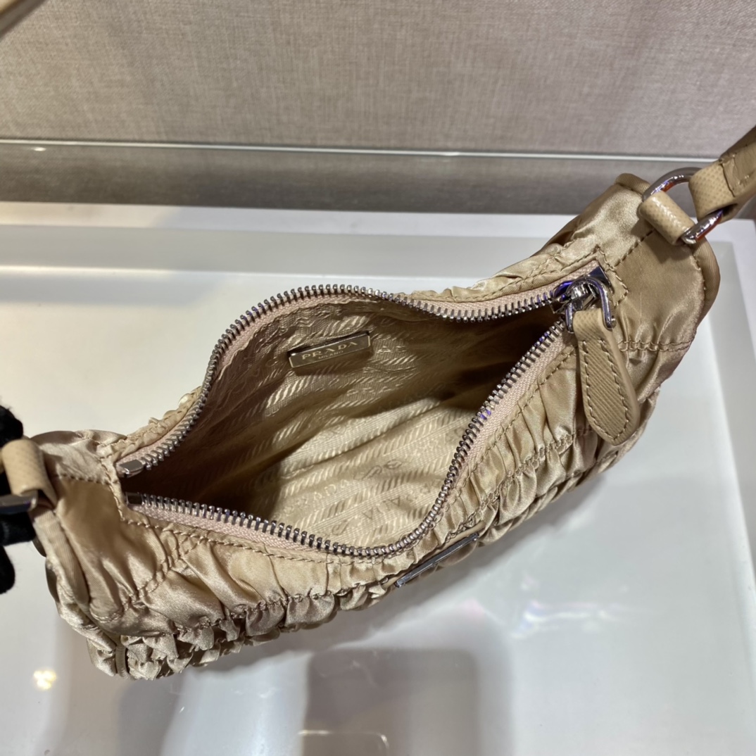 𝐏𝐑𝐀𝐃𝐀 nylon crinkle Hobo underarm bag
