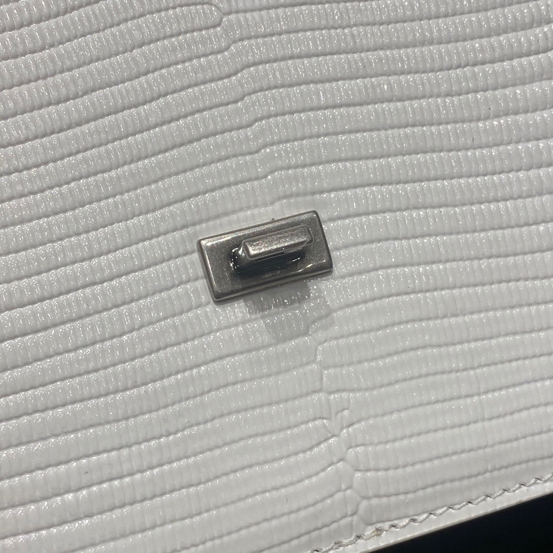 BALENCIAGA 𝘀𝗺𝗮𝗹𝗹 𝗯𝗮𝗴 𝗯𝗮𝗴 Lizard print white with white buckle