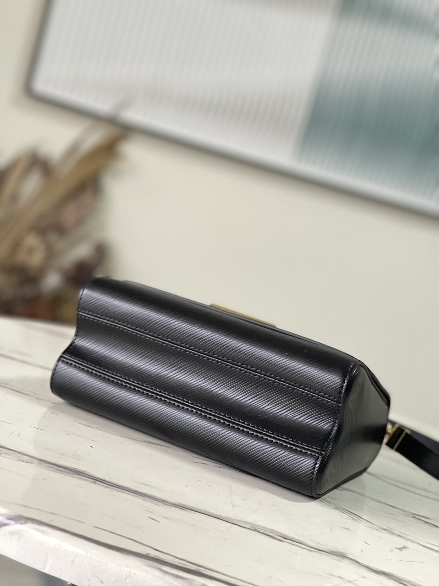 𝐋𝐎𝐔𝐈𝐒 𝐕𝐔𝐈𝐓𝐓𝐎𝐍    M21606