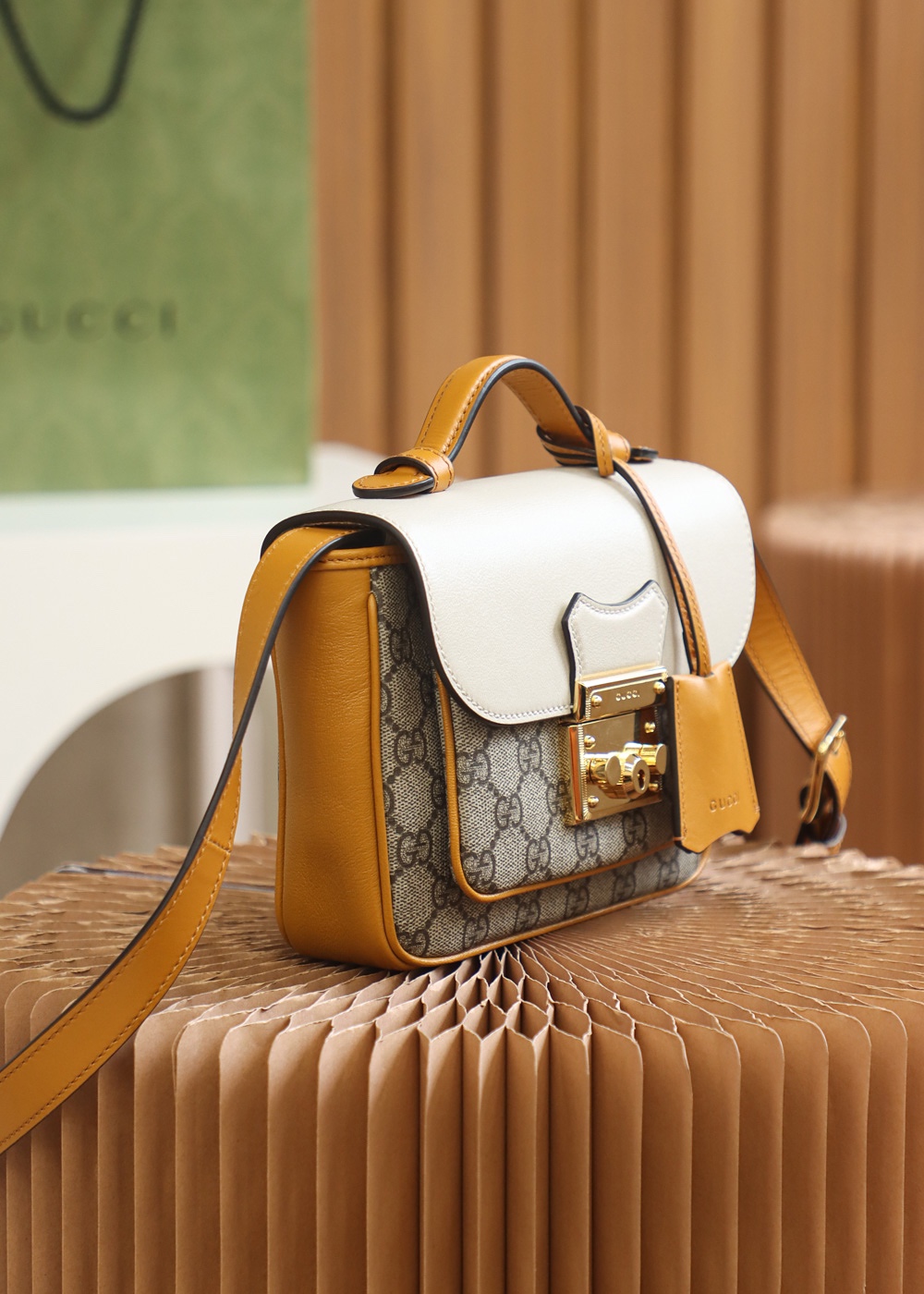 GUCCI 𝐩𝐚𝐝𝐥𝐨𝐜𝐤 small lock postman bag #658487