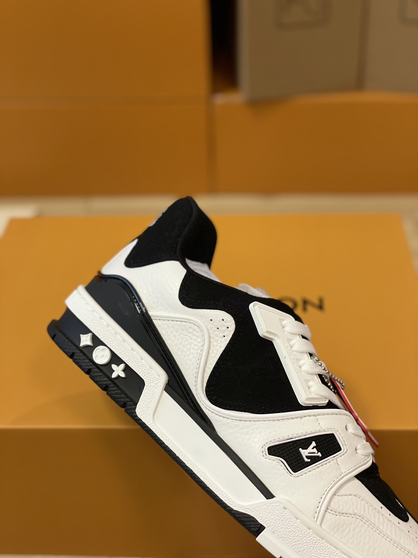 Louis Vuitton couple models DIY buckle sneakers sneakers