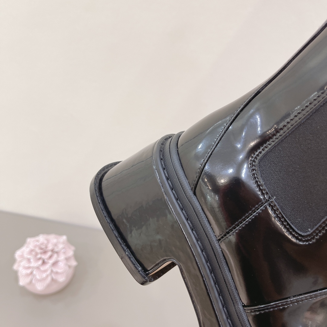 shushuton | 𝟐𝟎𝟐𝟏/𝐒𝐒 𝐧𝐞𝐰 2022 fall and winter runway show models, thick-soled square toe waterproof platform boots