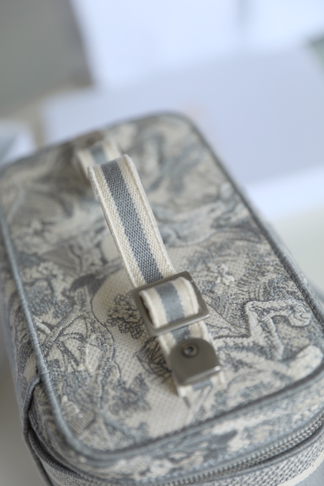 DIOR TRAVEL VANITY Cosmetic Bag