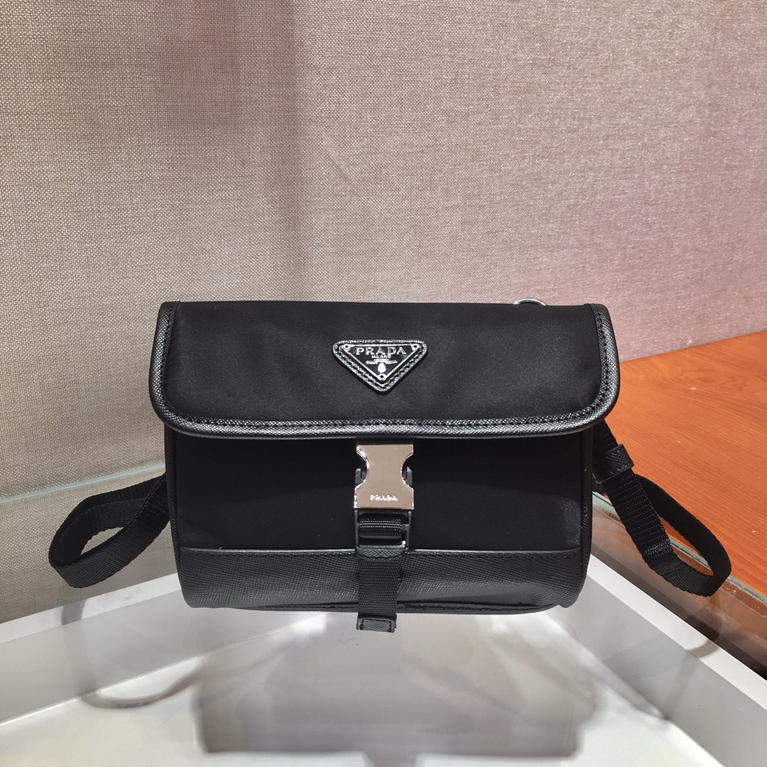 𝐏𝐑𝐀𝐃𝐀𝐀 Mini shape messenger bag