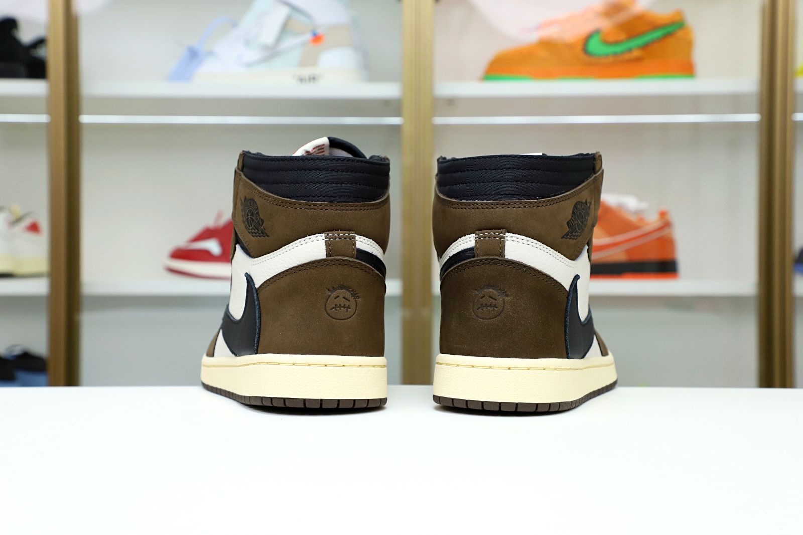 TRAVIS SCOTT X AIR JORDAN 1 RETRO HIGH OG MOCHA