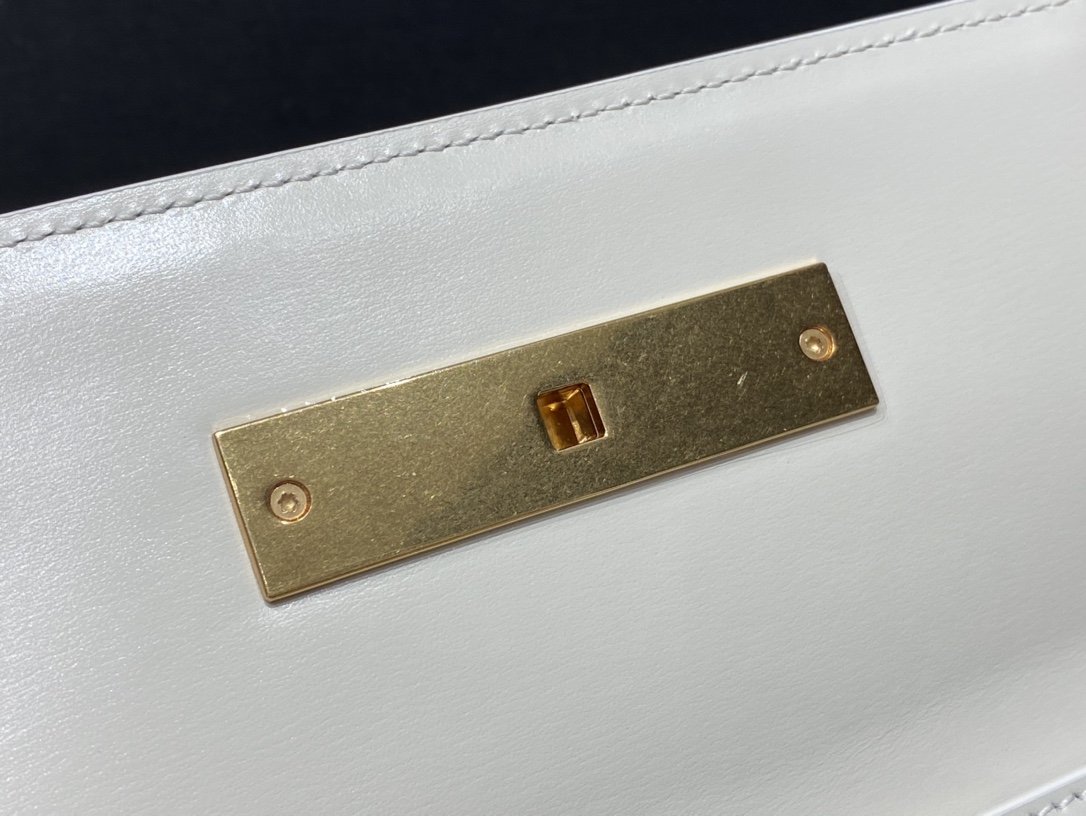 SAINT LAURENT【𝙈𝙖𝙣𝙝𝙖𝙩𝙩𝙖𝙣 𝟮𝟰𝙘𝙢】675626.Jd