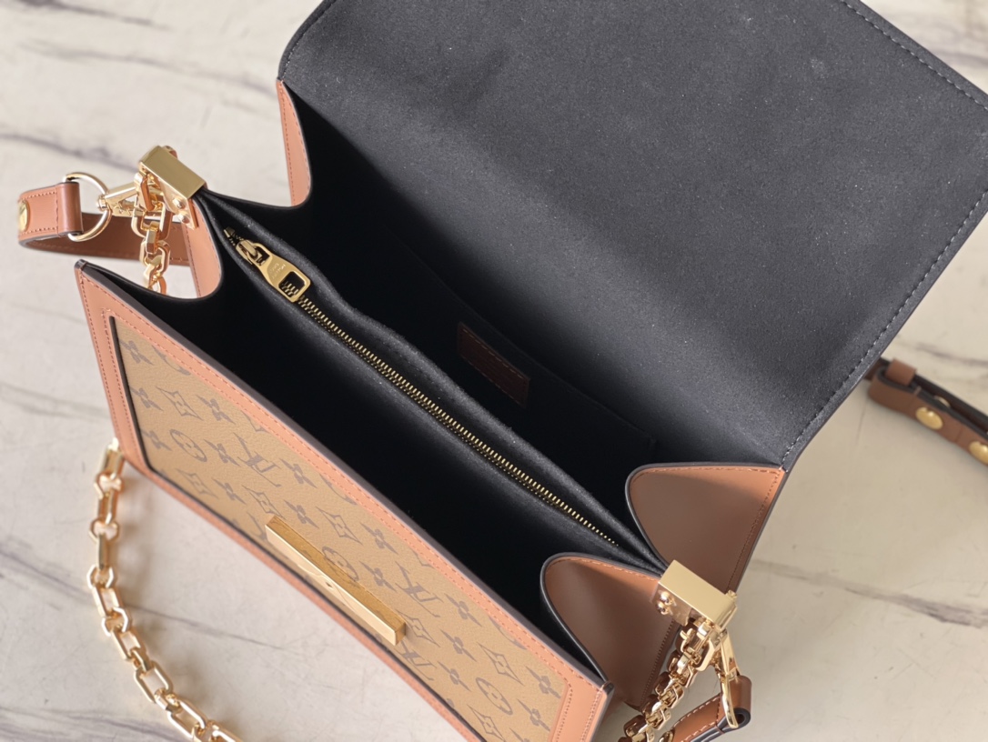 𝐋𝐎𝐔𝐈𝐒 𝐕𝐔𝐈𝐓𝐓𝐎𝐍    M45958