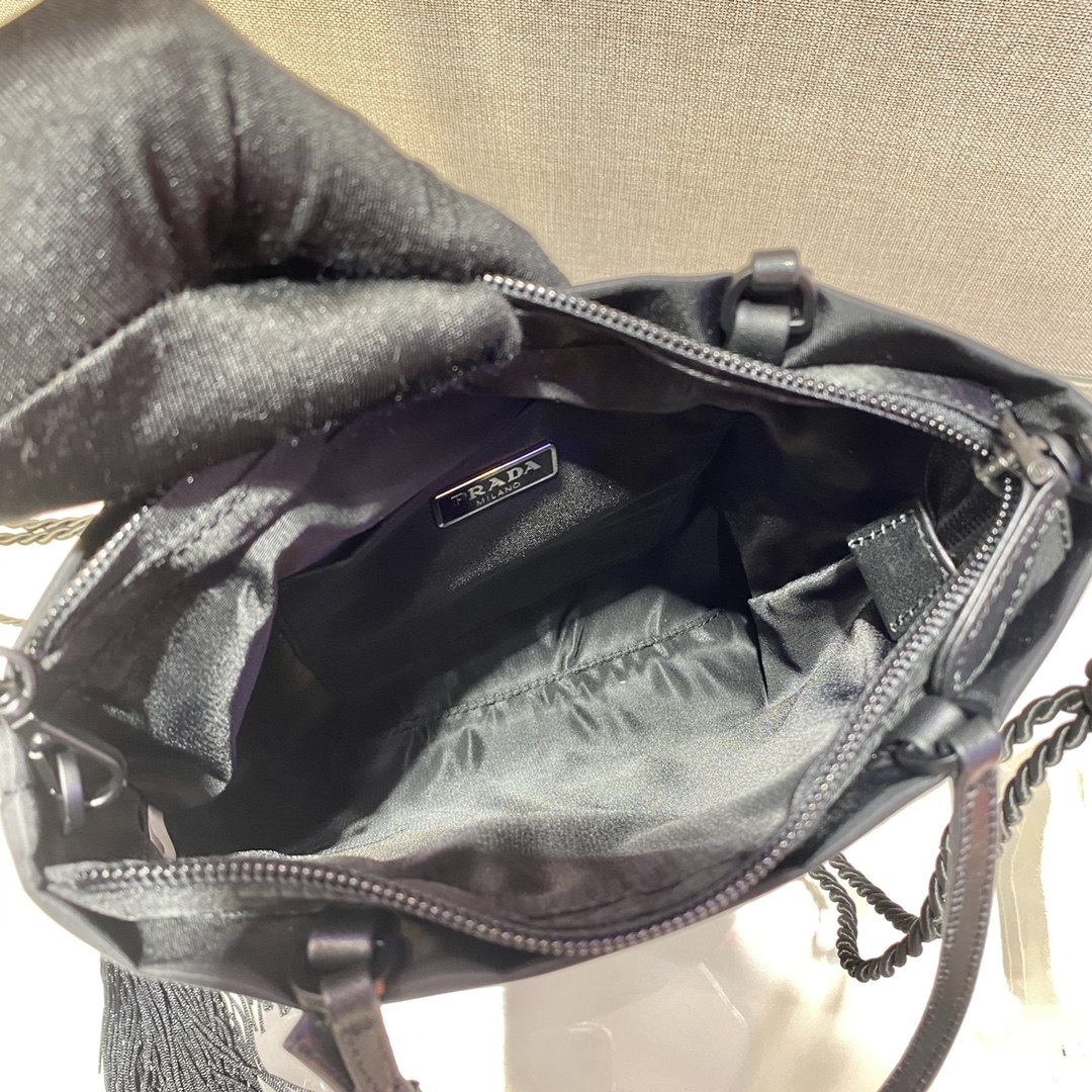 𝐏𝐑𝐀𝐃𝐀 Limited embroidery