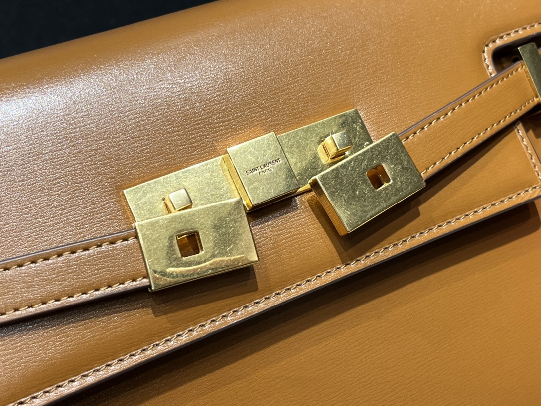 SAINT LAURENT【𝙈𝙖𝙣𝙝𝙖𝙩𝙩𝙖𝙣 𝟮𝟰𝙘𝙢】675626.Jd