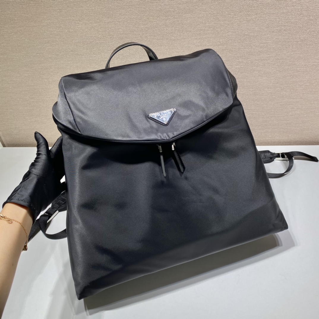 𝐏𝐑𝐀𝐃𝐀 New Backpack