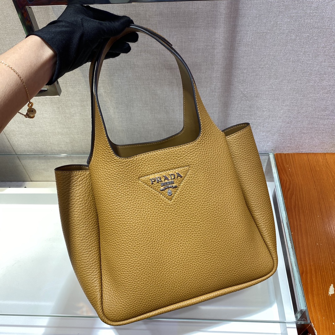 𝐏𝐑𝐀𝐃𝐀 New Bucket Bag