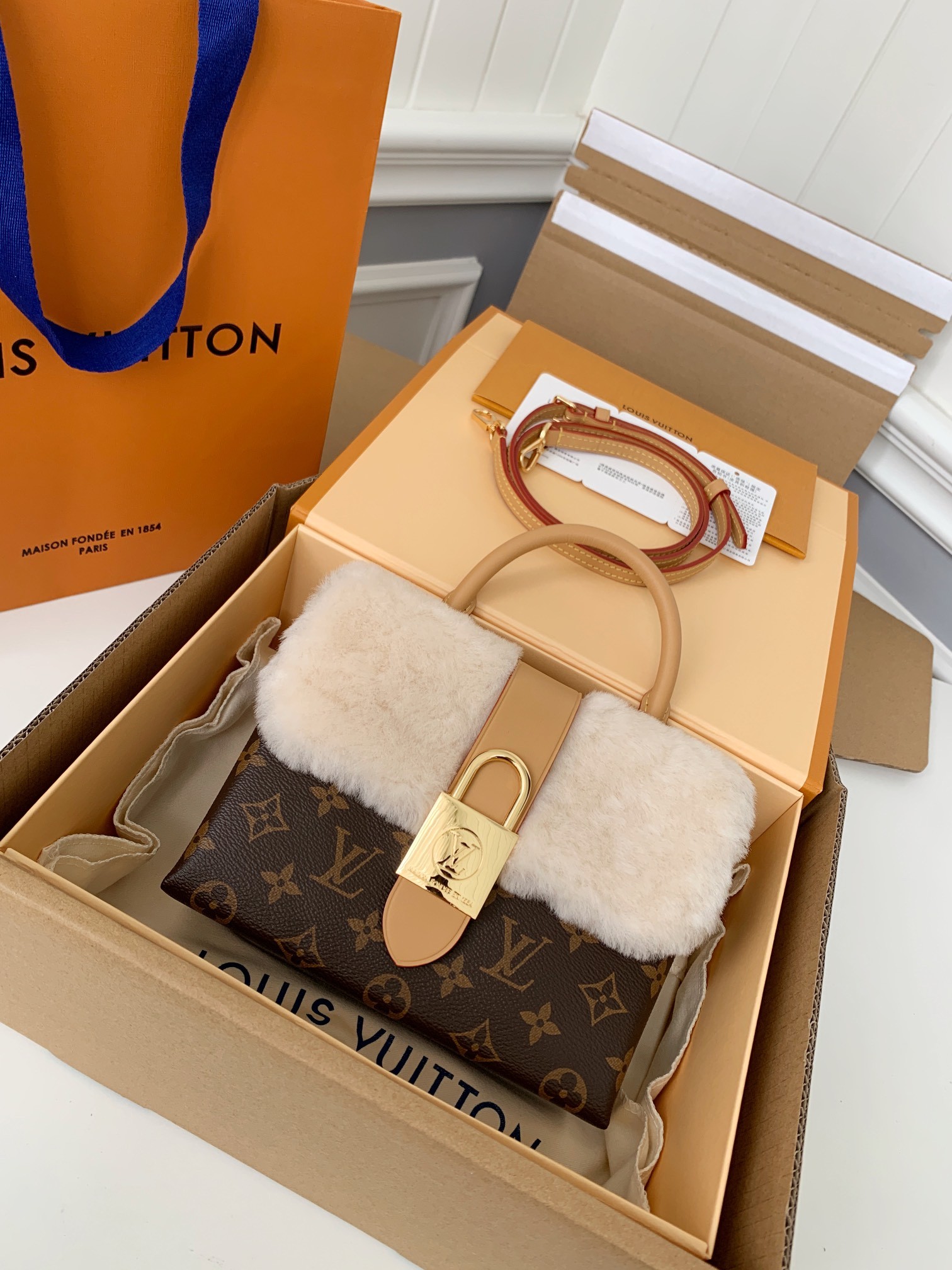 LOUIS VUITTON LOCKY BB frame M46318 size：20*16*7.5cm