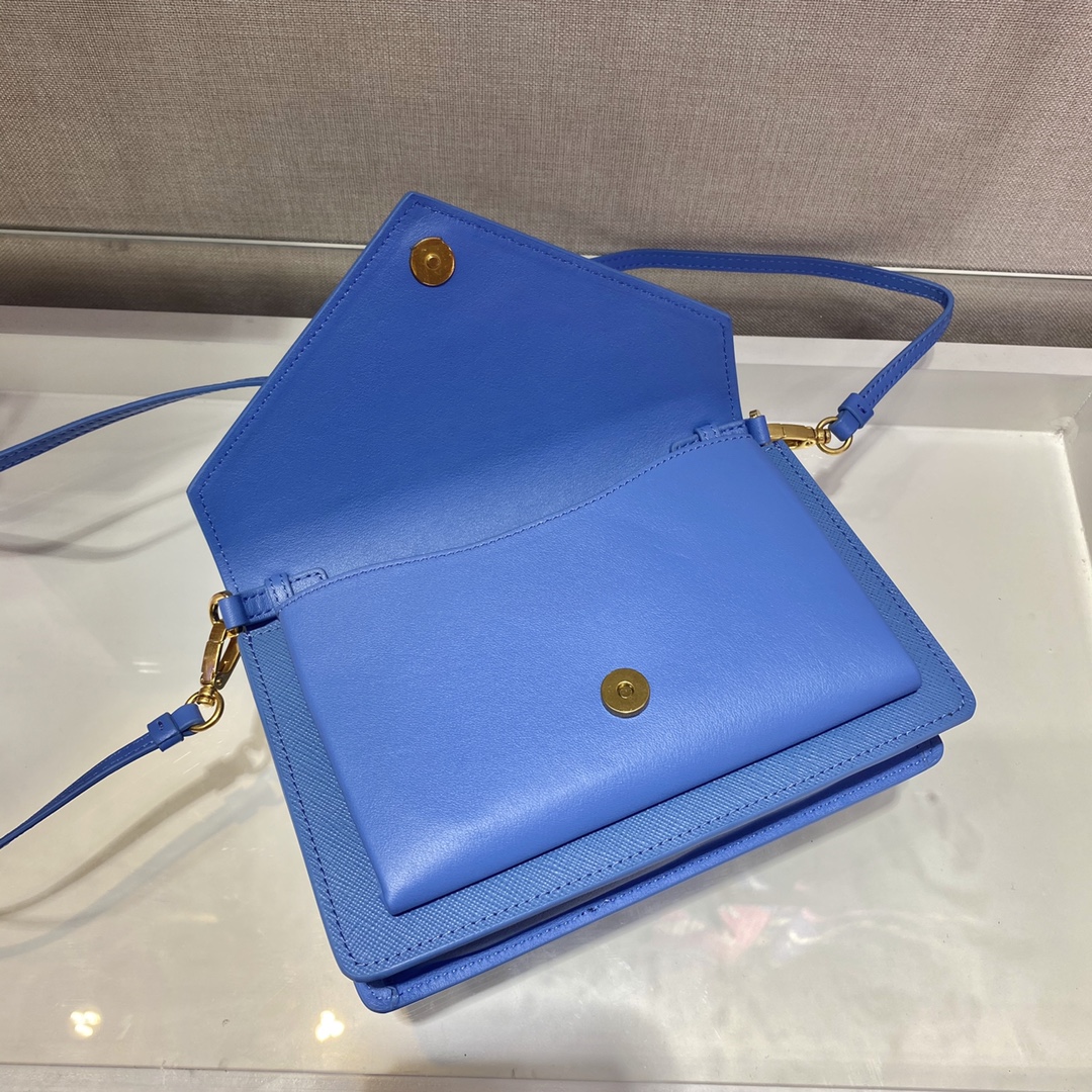 𝐏𝐑𝐀𝐃𝐀 Crossbody bag 1BP020
