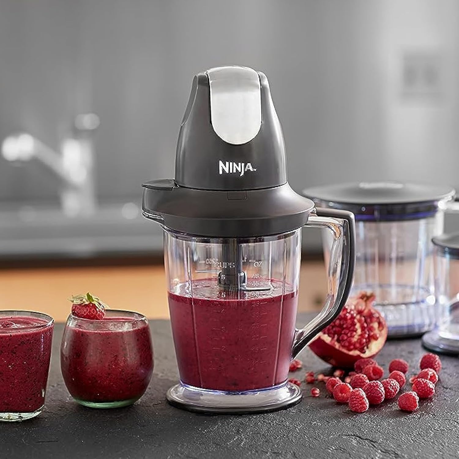 Ninja QB1004 Blender/Food Processor with 450-Watt Base, 48oz Pitcher, 16oz Chopper Bowl, and 40oz Processor Bowl for Shakes, Smoothies, and Meal Prep,Black