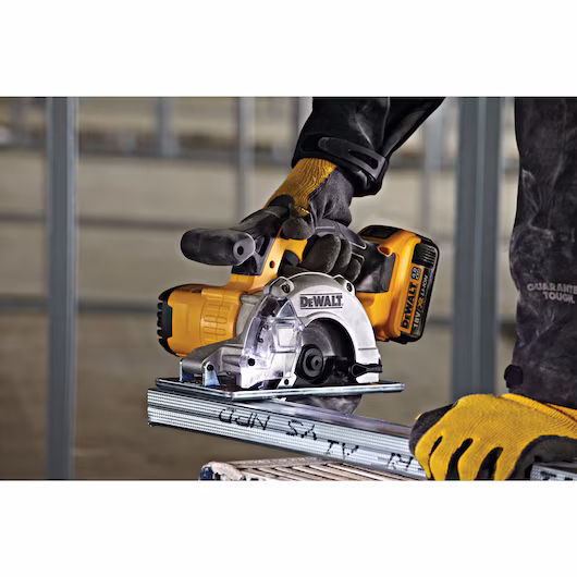DEWALT 18V 140mm Circular Saw Skin DCS373N-XE