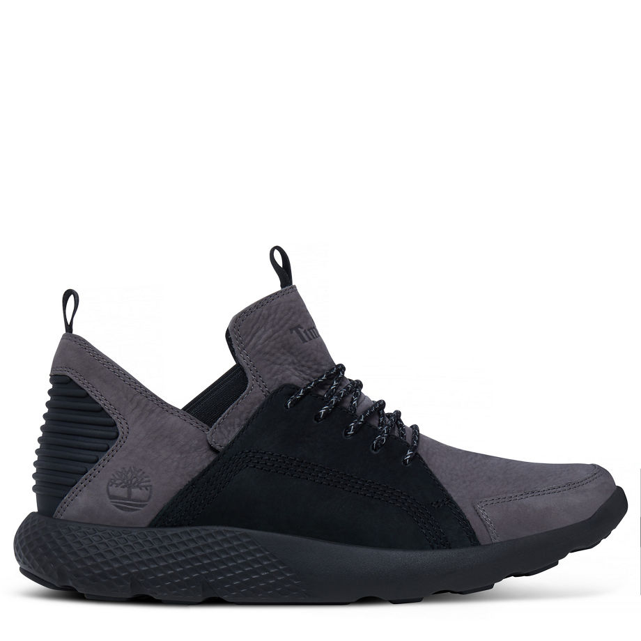 Timberland Men's Flyroam Leather Chukka Charcoal Forged Iron Barefoot Buffed