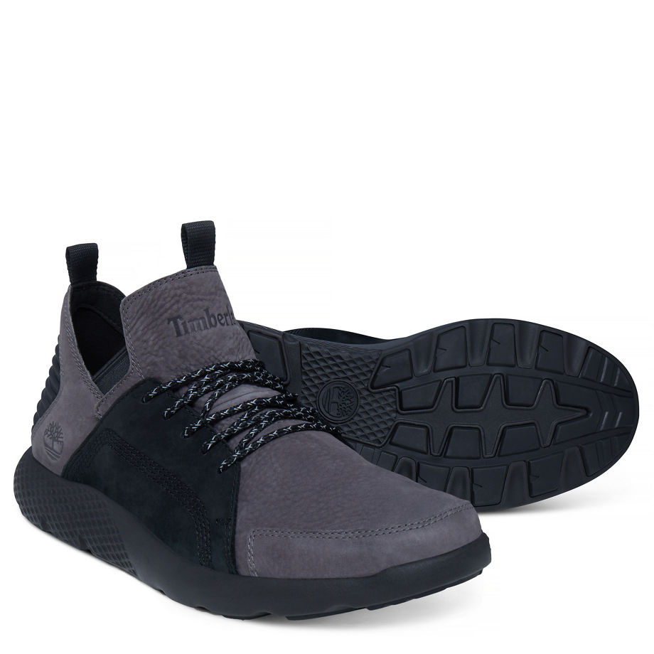 Timberland Men's Flyroam Leather Chukka Charcoal Forged Iron Barefoot Buffed