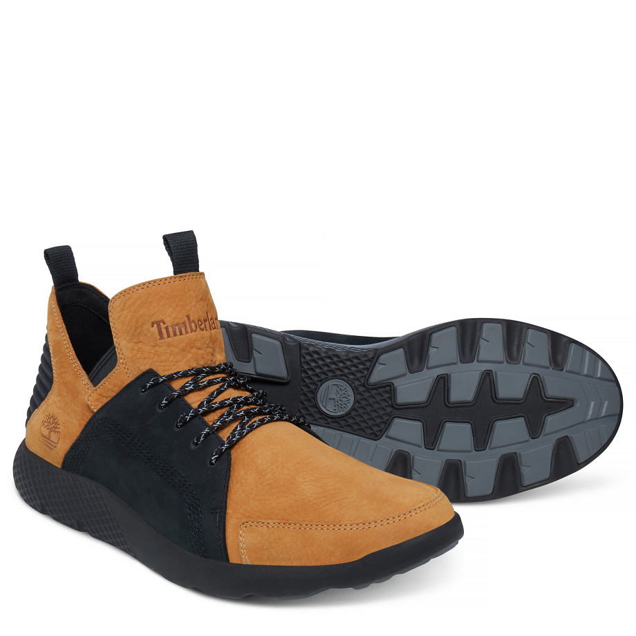 Timberland Men's Flyroam Leather Chukka Yellow Wheat Barefoot Buffed