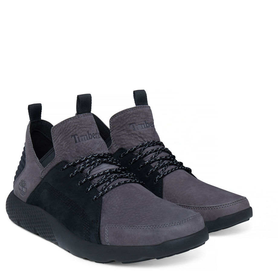 Timberland Men's Flyroam Leather Chukka Charcoal Forged Iron Barefoot Buffed