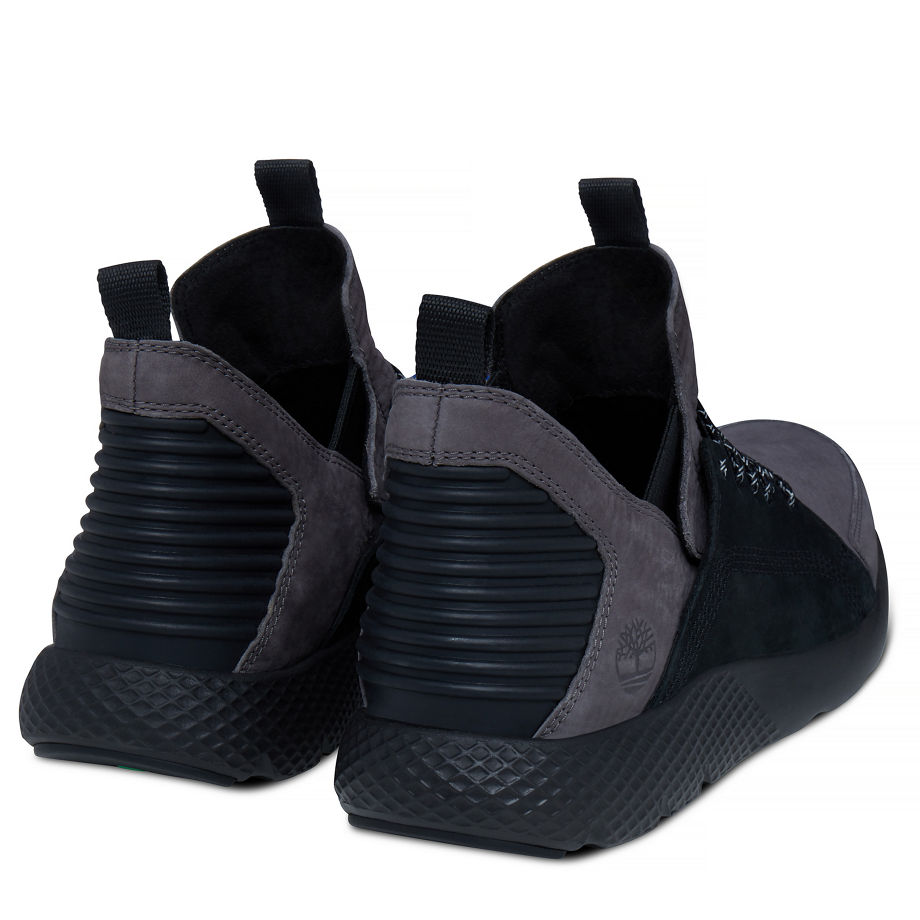 Timberland Men's Flyroam Leather Chukka Charcoal Forged Iron Barefoot Buffed