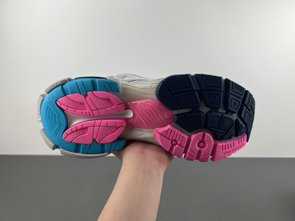 Balenciaga Runner Sneaker 772774-W3RNY-0322