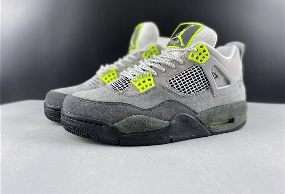 Air Jordan 4 Retro SE Neon