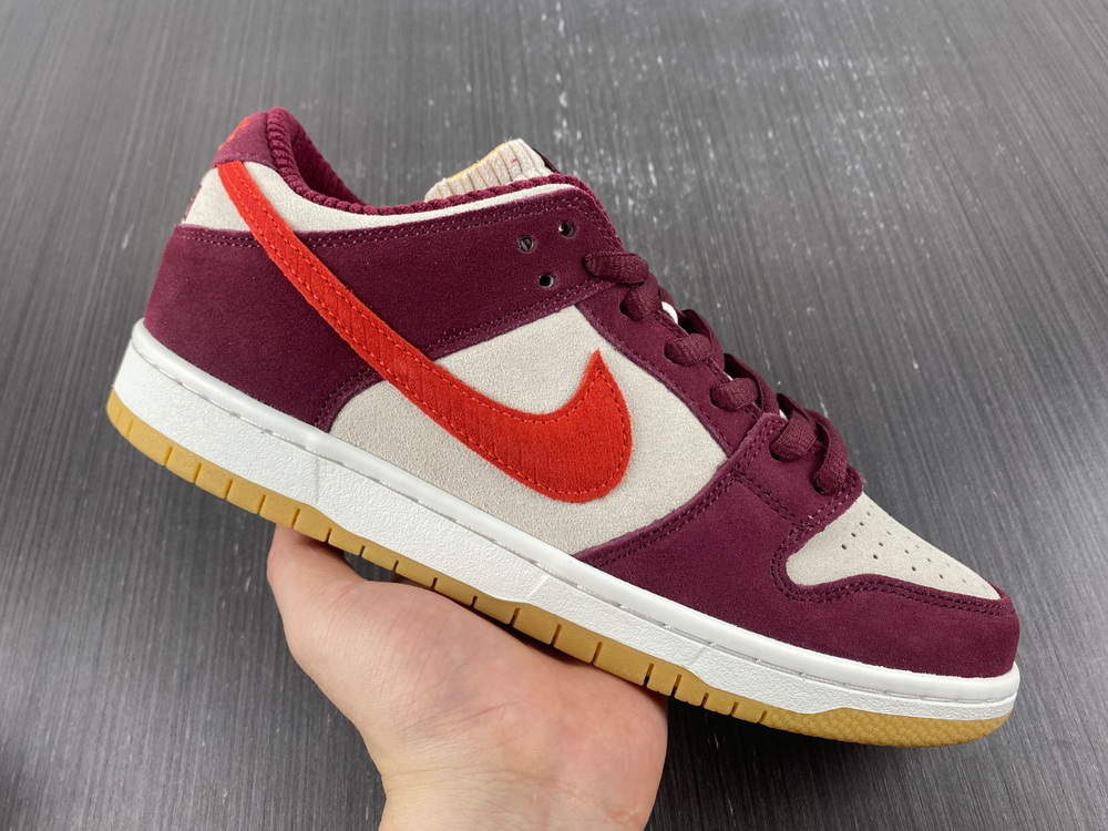 Skate Like a Girl x Nike SB Dunk Low SB