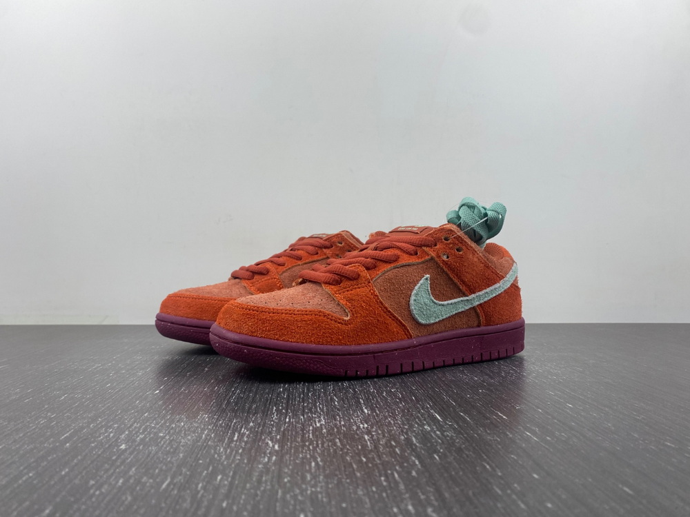 Nike SB Dunk Low Mystic Red Rosewood