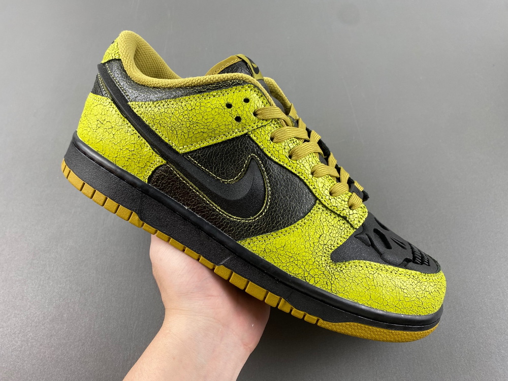 Nike Dunk Low QS Halloween Skull