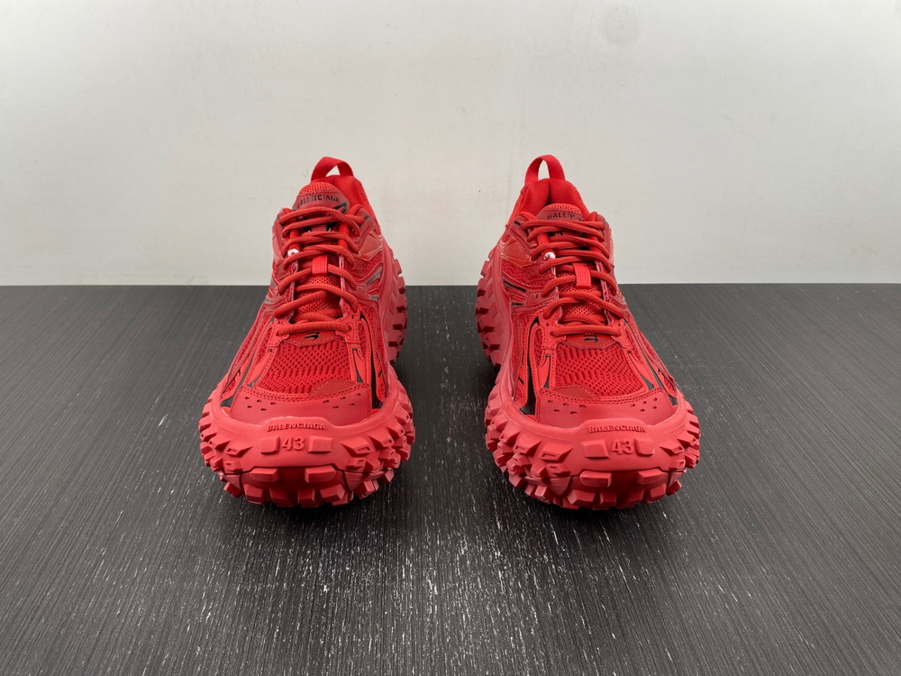 Balenciaga Defender 685613-W2RAA 6010