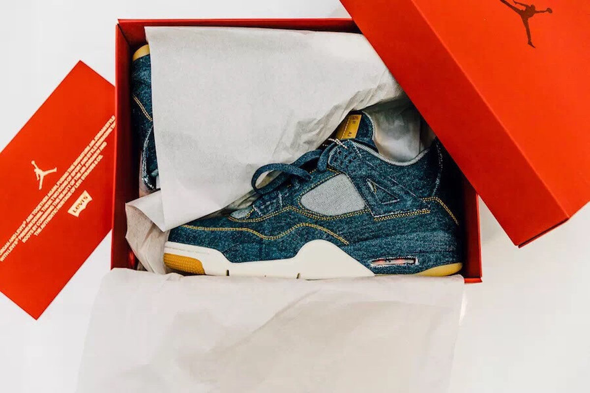 Jordan 4 Retro Levis Denim (Tag with Levis Logo)