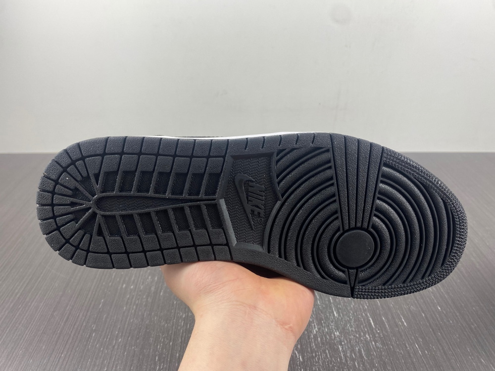 Jordan 1 Mid Panda