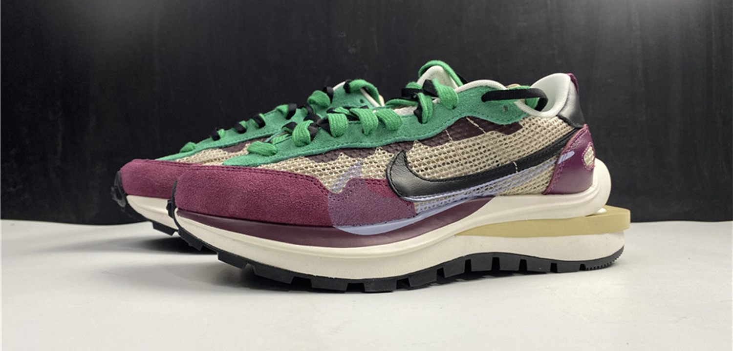 Nike Vaporwaffle sacai Villain Red Neptune Green