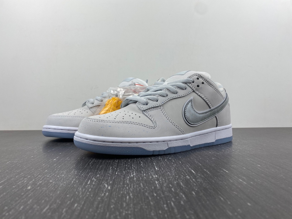 Nike SB Dunk Low White Lobster (Friends and Family)
