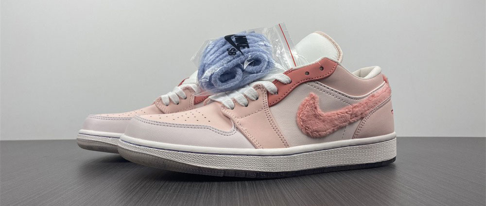 Jordan 1 Low SE Mighty Swooshers Pink