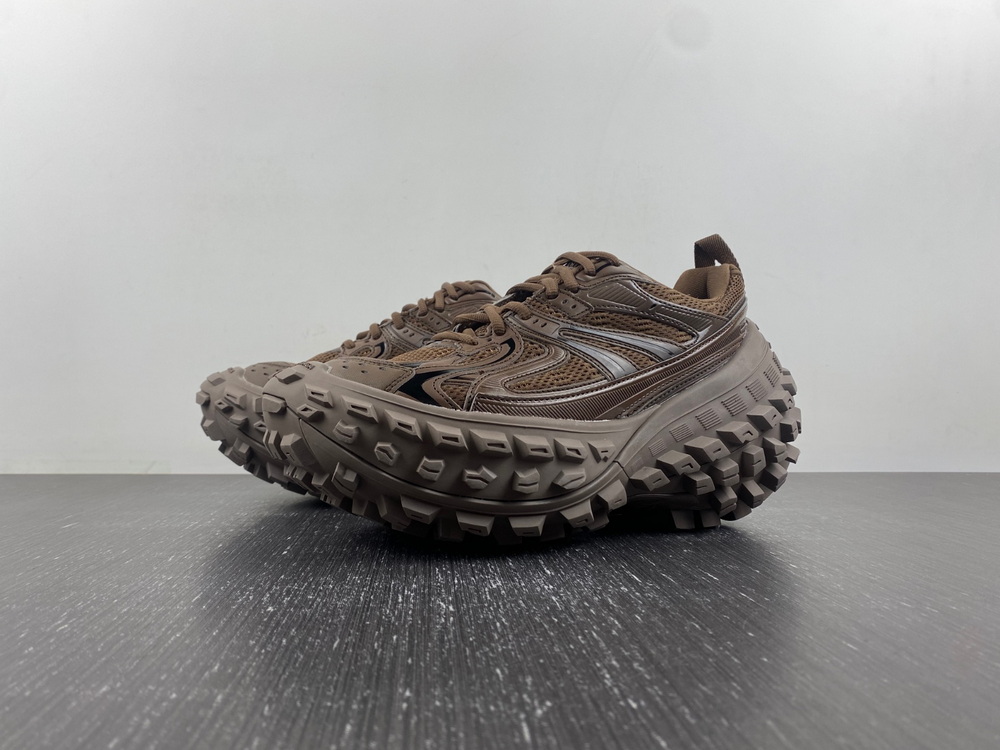Balenciaga Defender 685613-W2RB5 2408
