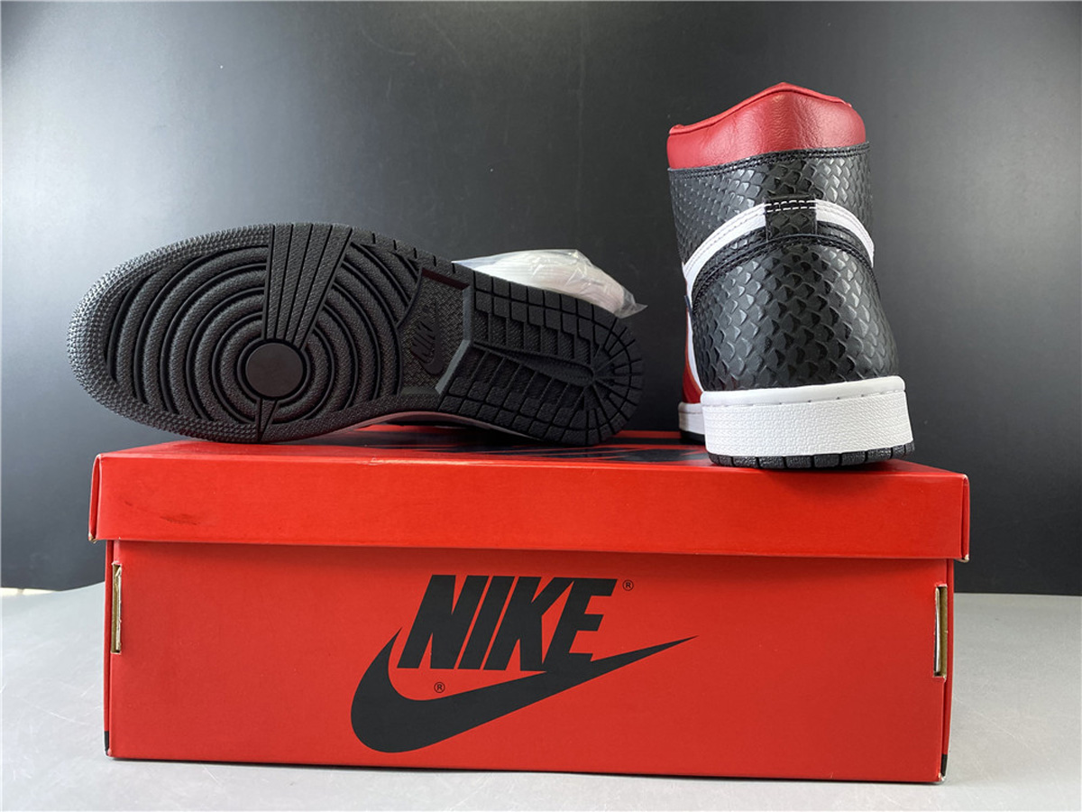 Jordan 1 Retro High Satin Snake Chicago (W)