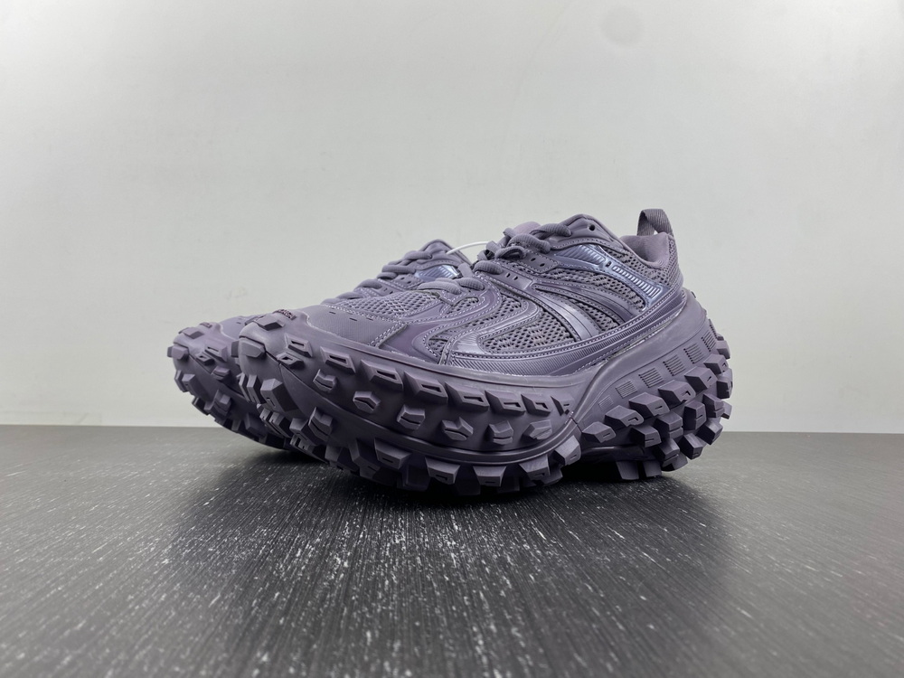 Balenciaga Defender 685613 W2RAM5500