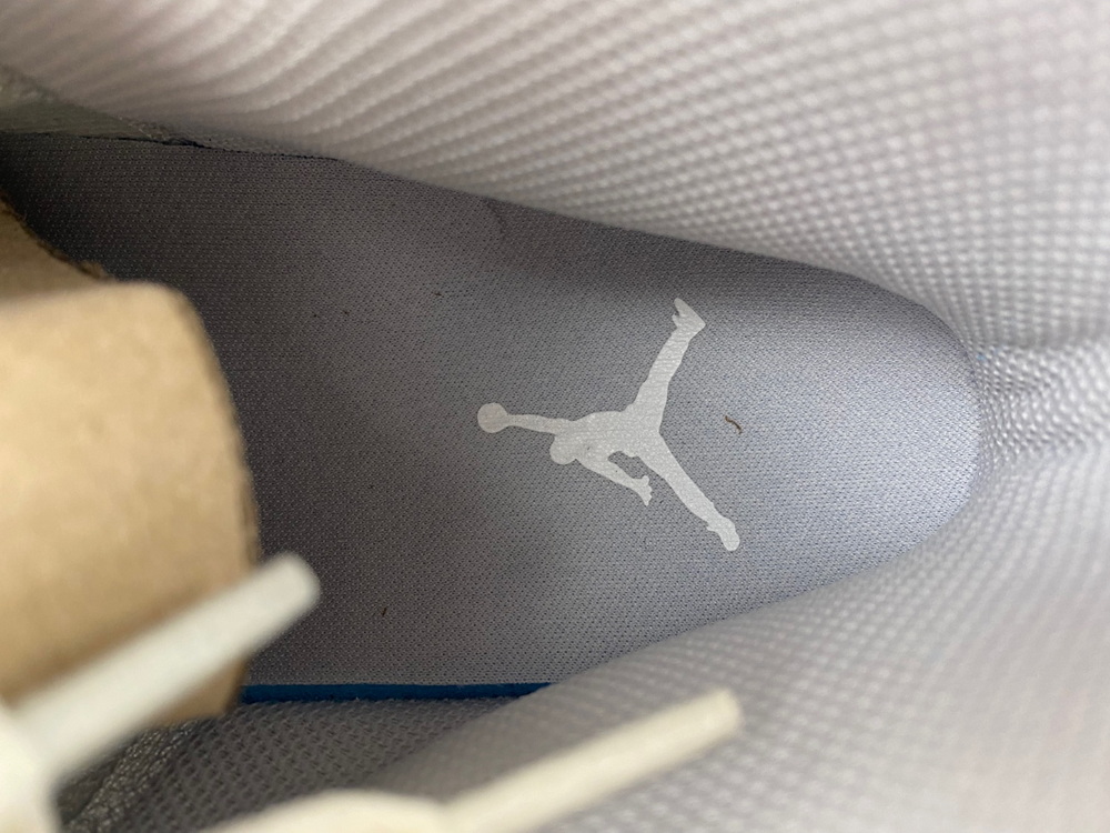 Jordan 1 Mid SE Neutral Grey Sail