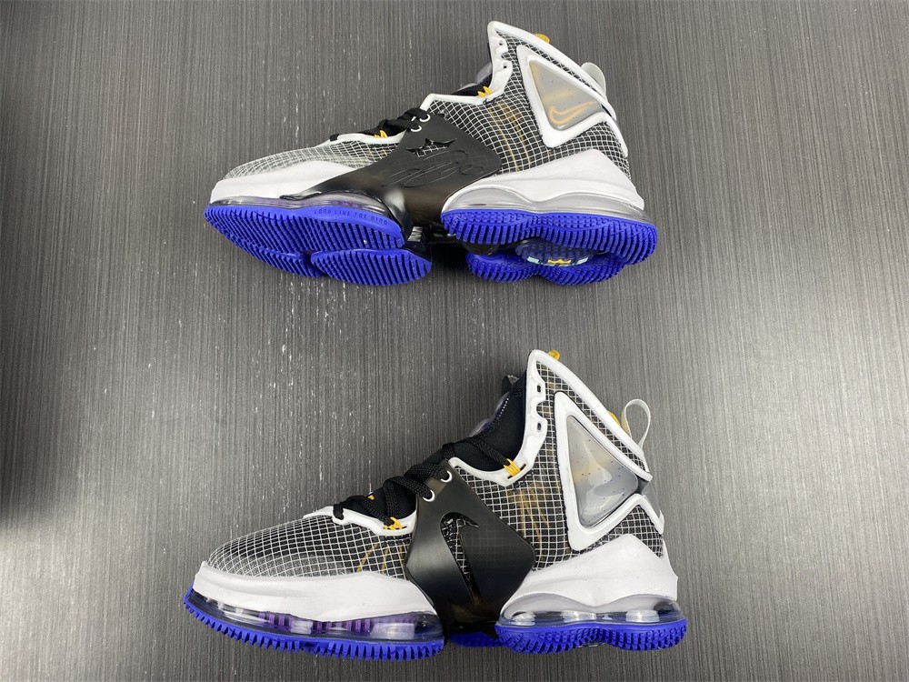 Nike LeBron 19 Graduate