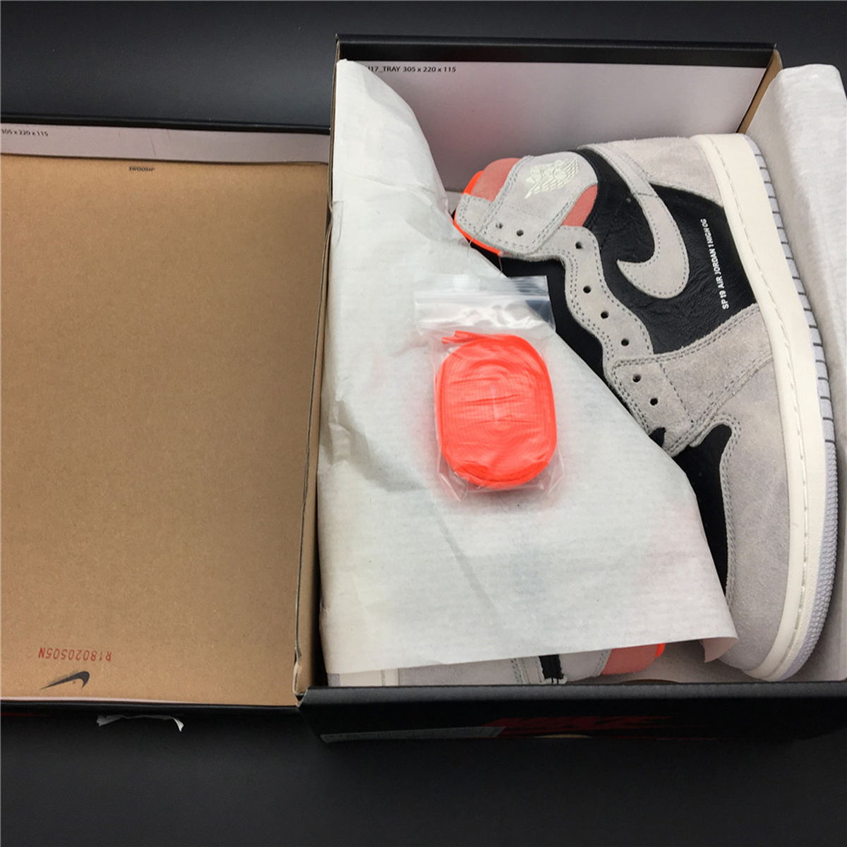 Air Jordan 1 Retro High OG Neutral Grey