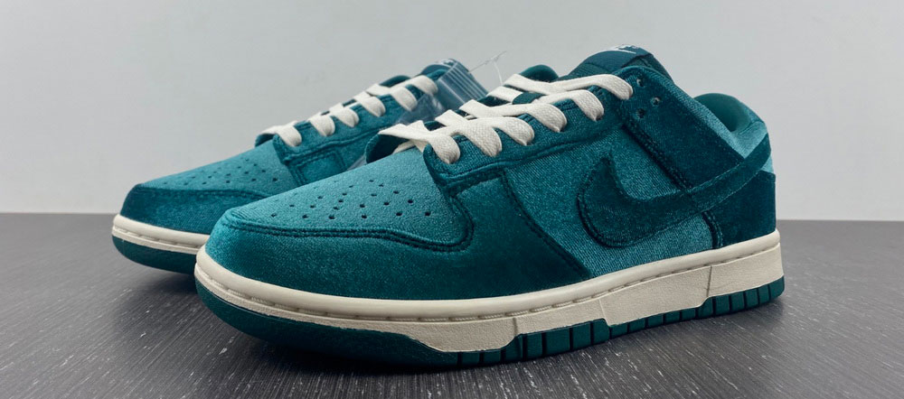 Nike Dunk Low Green Velvet