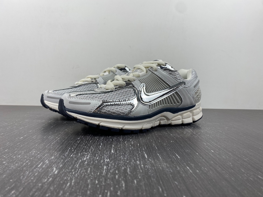 Nike Zoom Vomero 5 Photon Dust Metallic Silver (W)