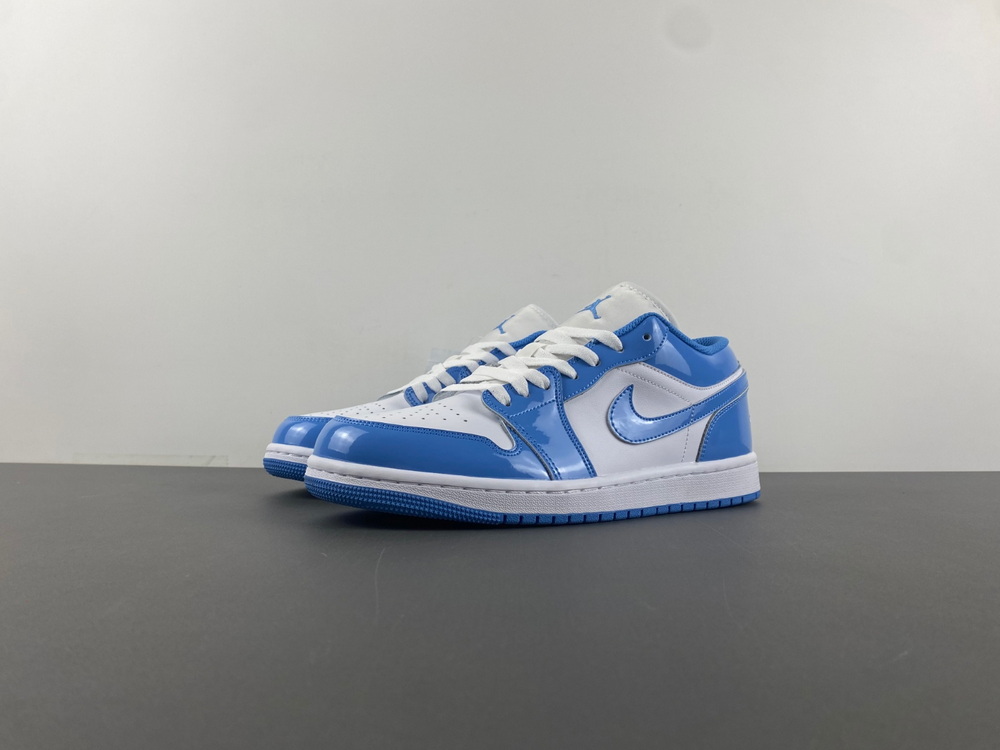 Jordan 1 Low SE White Legend Blue