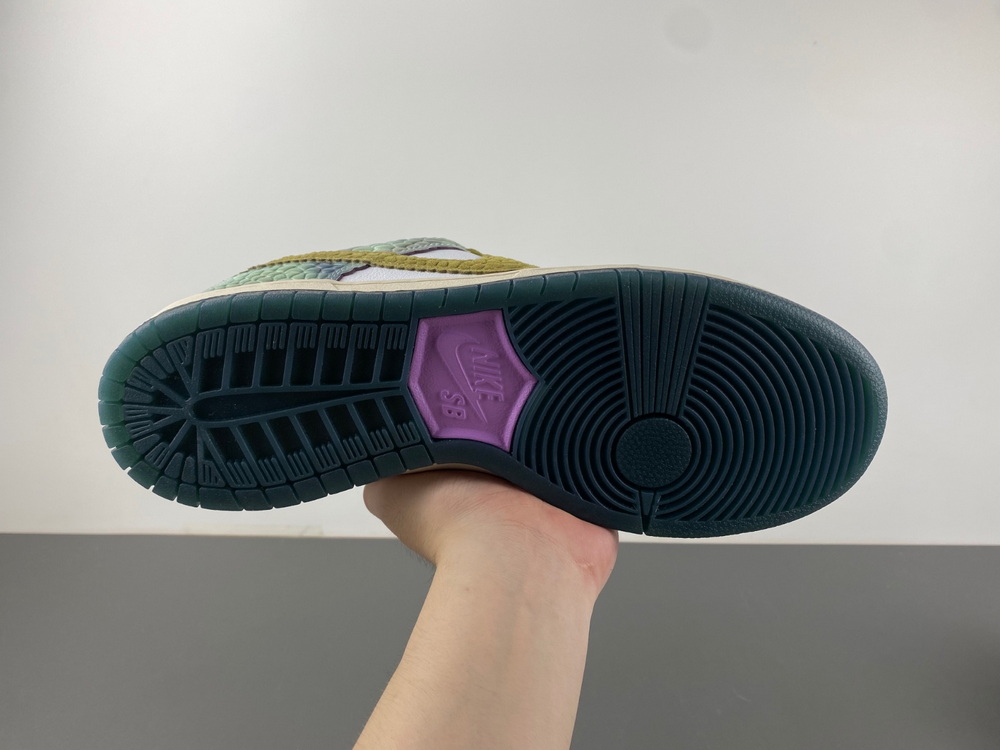 Nike SB Dunk Low Alexis Sablone Chameleon