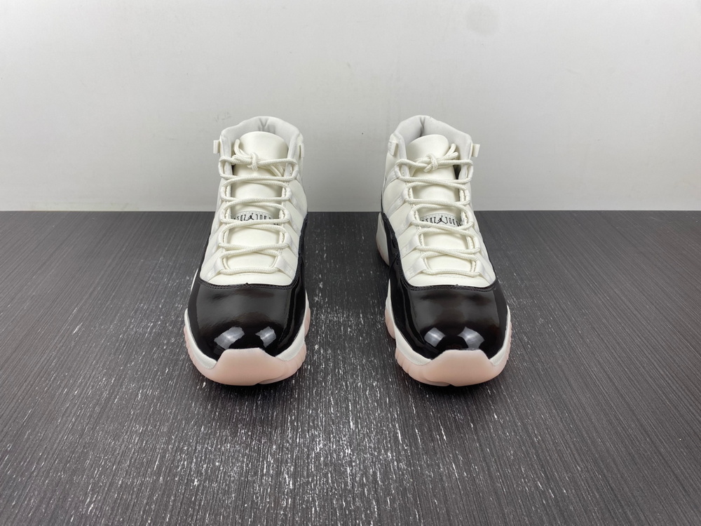 Air Jordan 11 Neapolitan (W) size 14