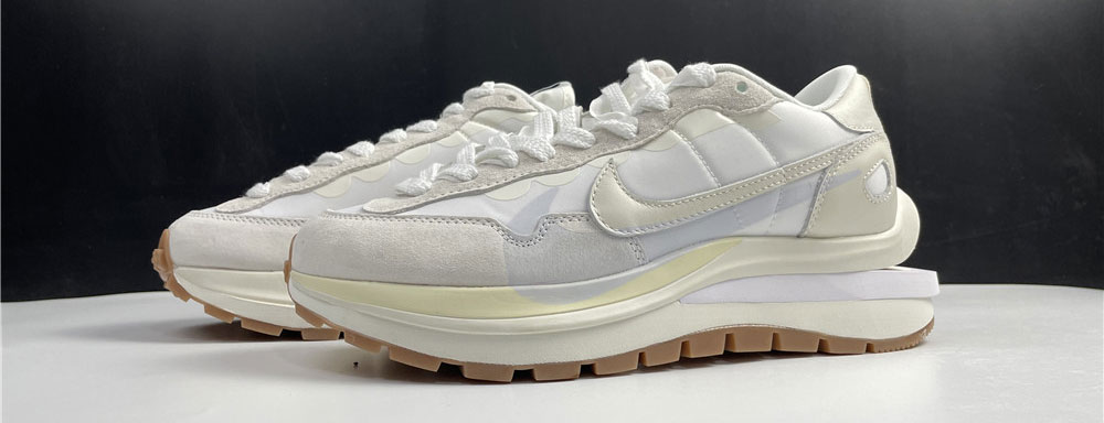 Nike Vaporwaffle Sacai Sail Gum