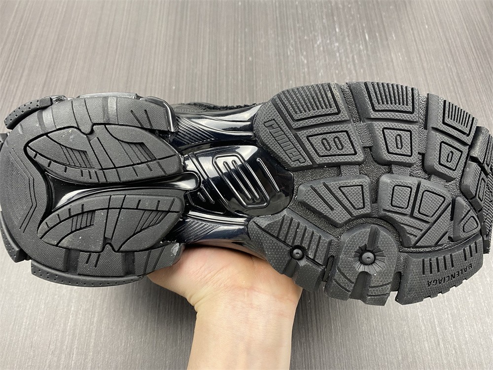 Balenciaga Men Runner Sneaker In Black