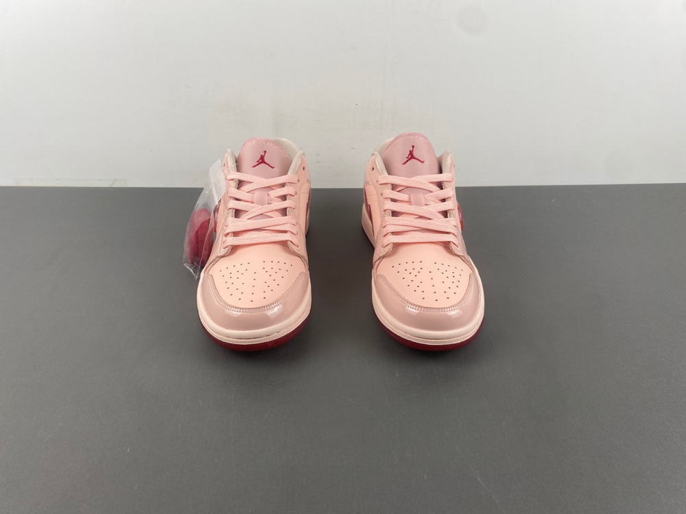 Jordan 1 Low Patent Valentines Day (W)